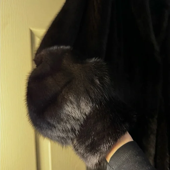 Full Length Mink Coat, “Like New” Only Worn a few Times from Macy’s Fur Vault - Picture 8 of 14